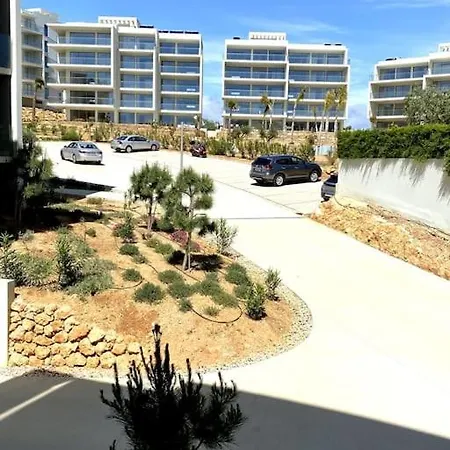 Апартаменты New Stunning Ocean Aprt In 